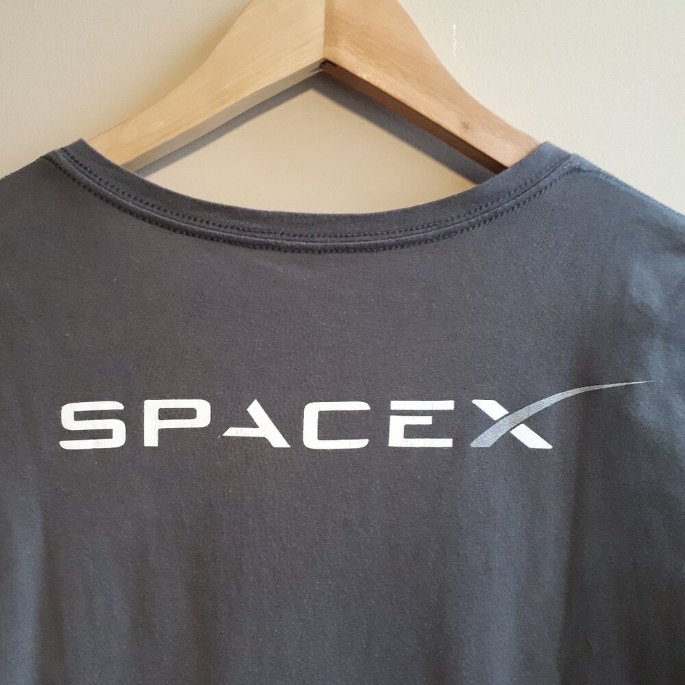 SPACEX Official Merch V-Neck Logo T-shirt in Space Gray - Picture 4 of 6